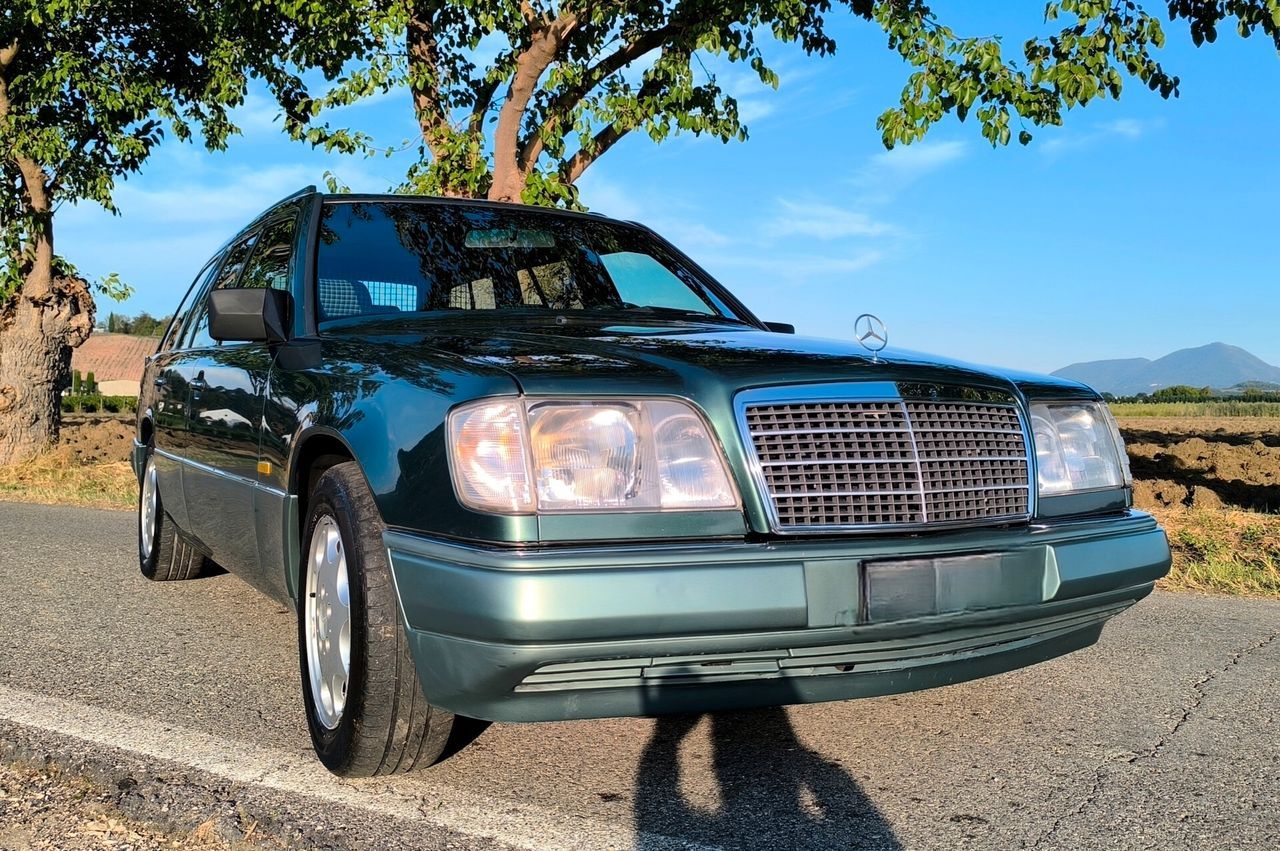 Mercedes E 200 - 1