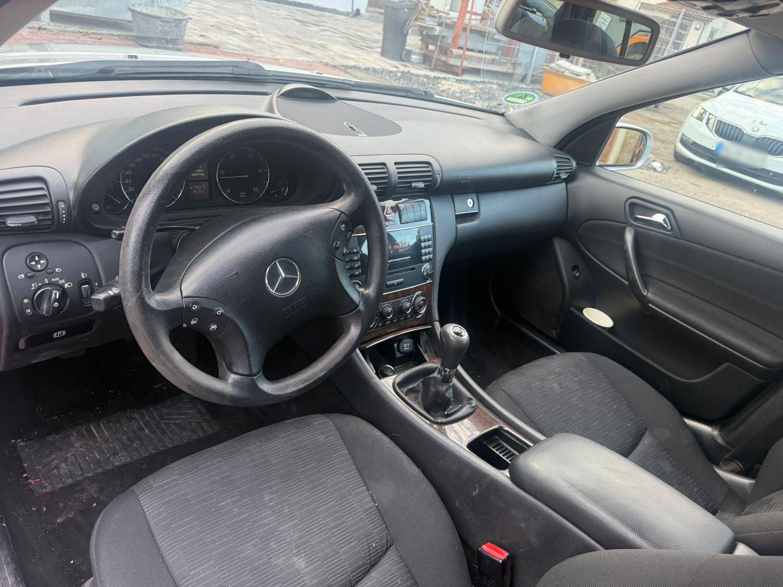 Mercedes-Benz C220 2005 — photo 8