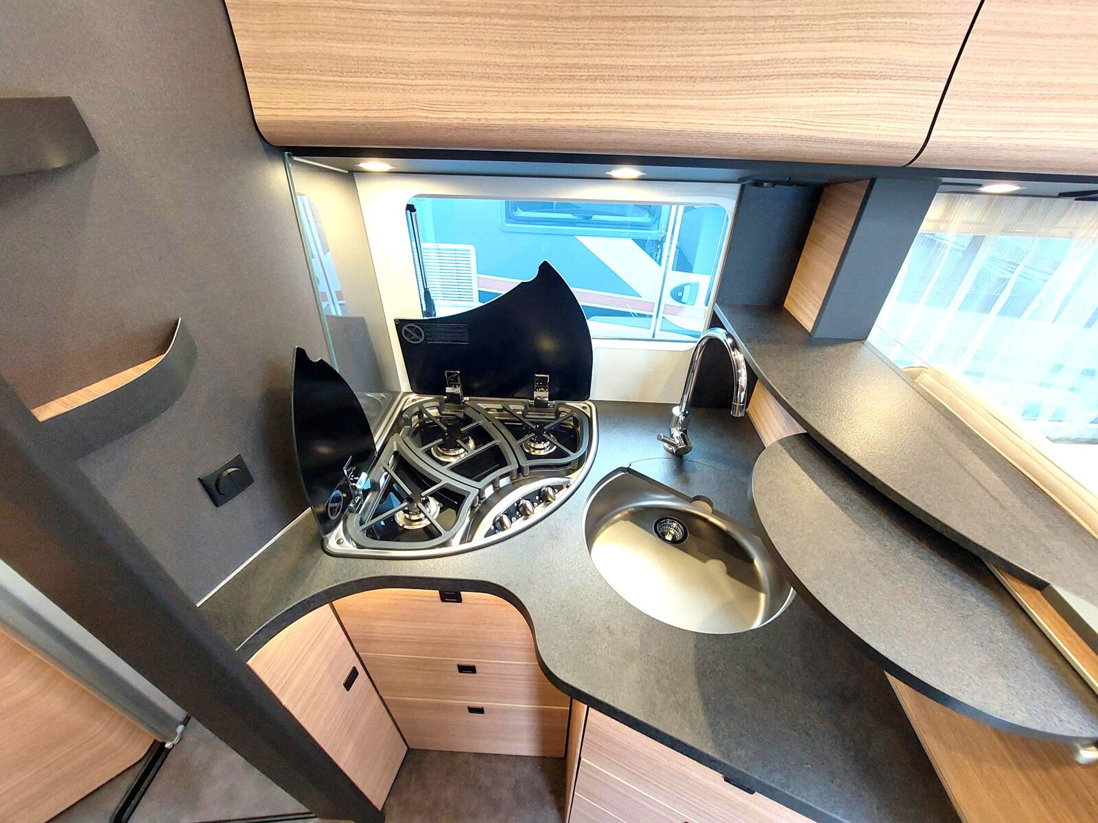 Fahrzeugabbildung Malibu I 470 RB LE K comfort Mercedes 2026 Assistenz