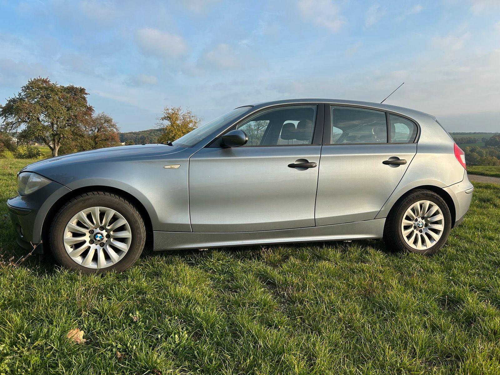 BMW 116 2006 — rear view