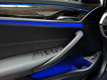 Fahrzeugabbildung BMW 520i Luxury Line Kamera HiFi Alarm Komfzg Panora