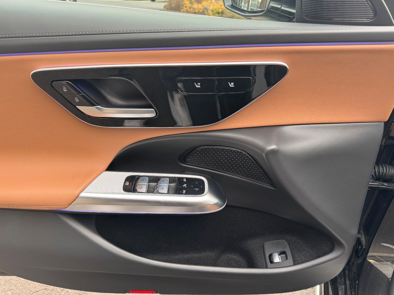 Fahrzeugabbildung Mercedes-Benz E 220d T AMG+Hyperscreen+Leder+AHK+DistrPro+STH