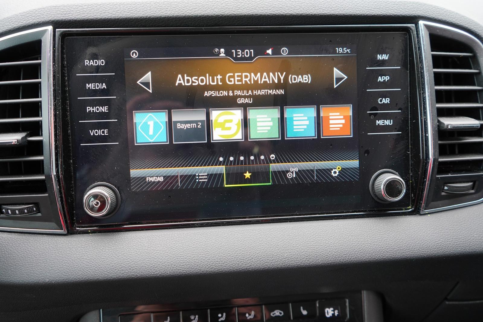 Skoda Karoq 1.5 TSI Tour DSG LED Navi Kamera PDC DAB