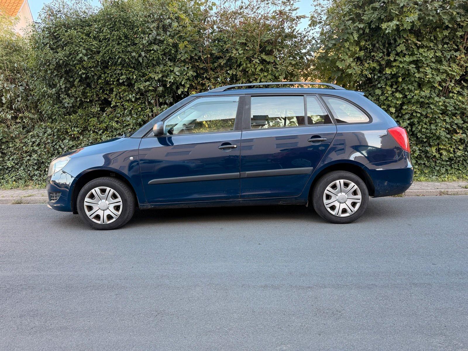 Skoda Fabia 2012 — rear view