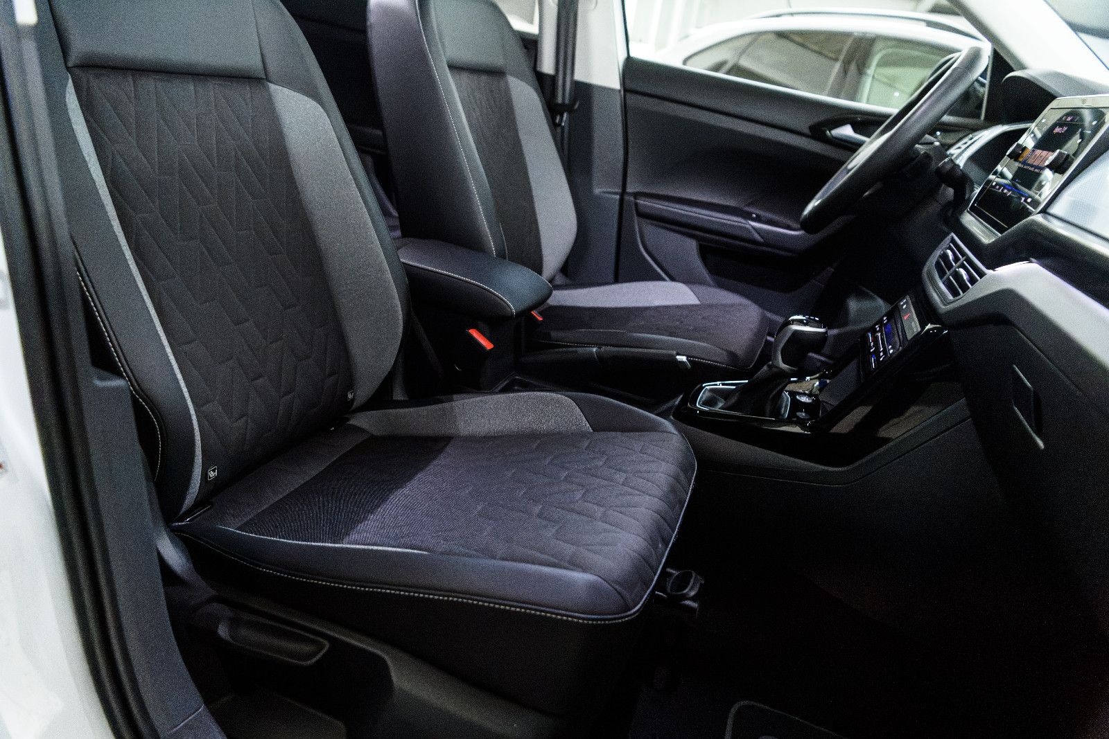 Fahrzeugabbildung Volkswagen T-Cross Goal 1.0 TSI DSG LED+AHK+KAMERA+KEYLESS