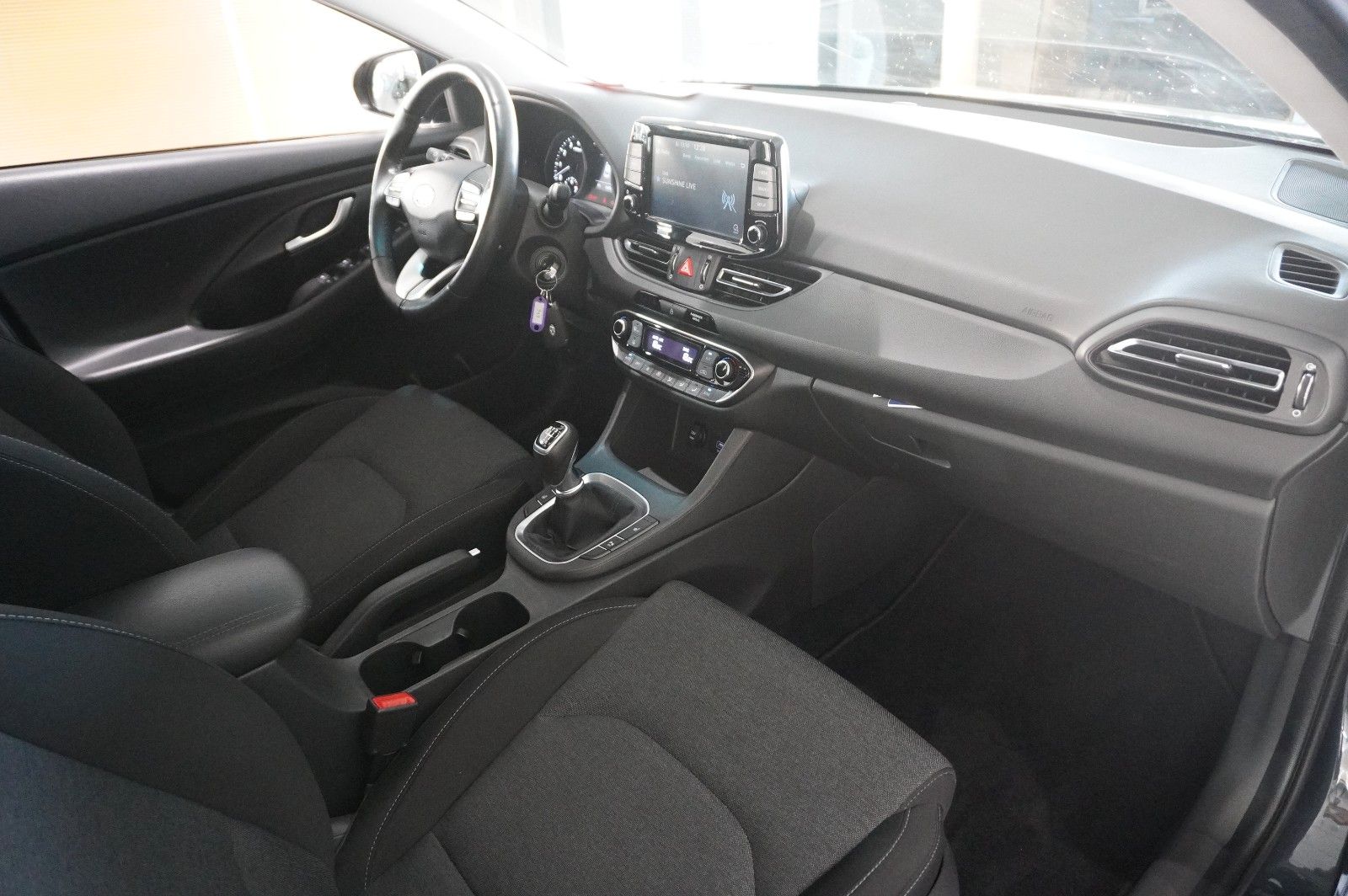 Fahrzeugabbildung Hyundai i30 1.5 T-GDI PURE NAVI/LED/KAMERA/SPORT/SH/AHK