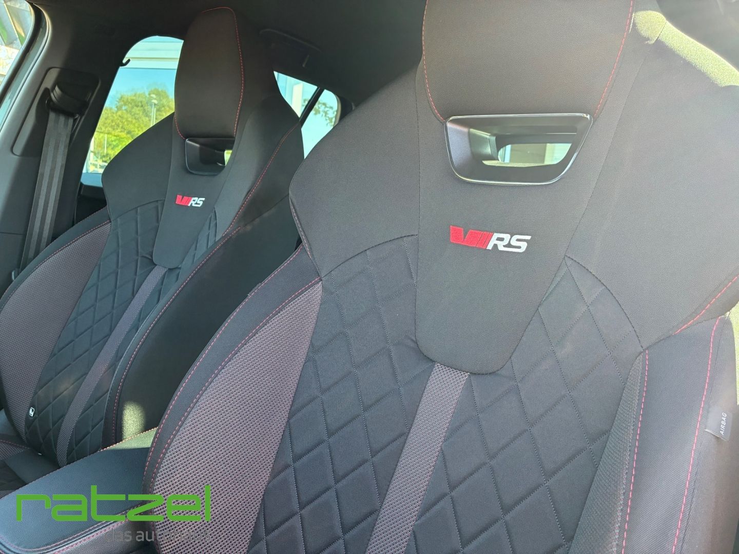 Fahrzeugabbildung SKODA Octavia 4x4 Combi RS TDI 2.0 HUD Navi LED