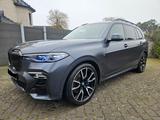 BMW X7M50i  Dark Shadow 1/500/B&W/StHz/ 4x4 Lenkung - BMW X7 M50 aus 2021