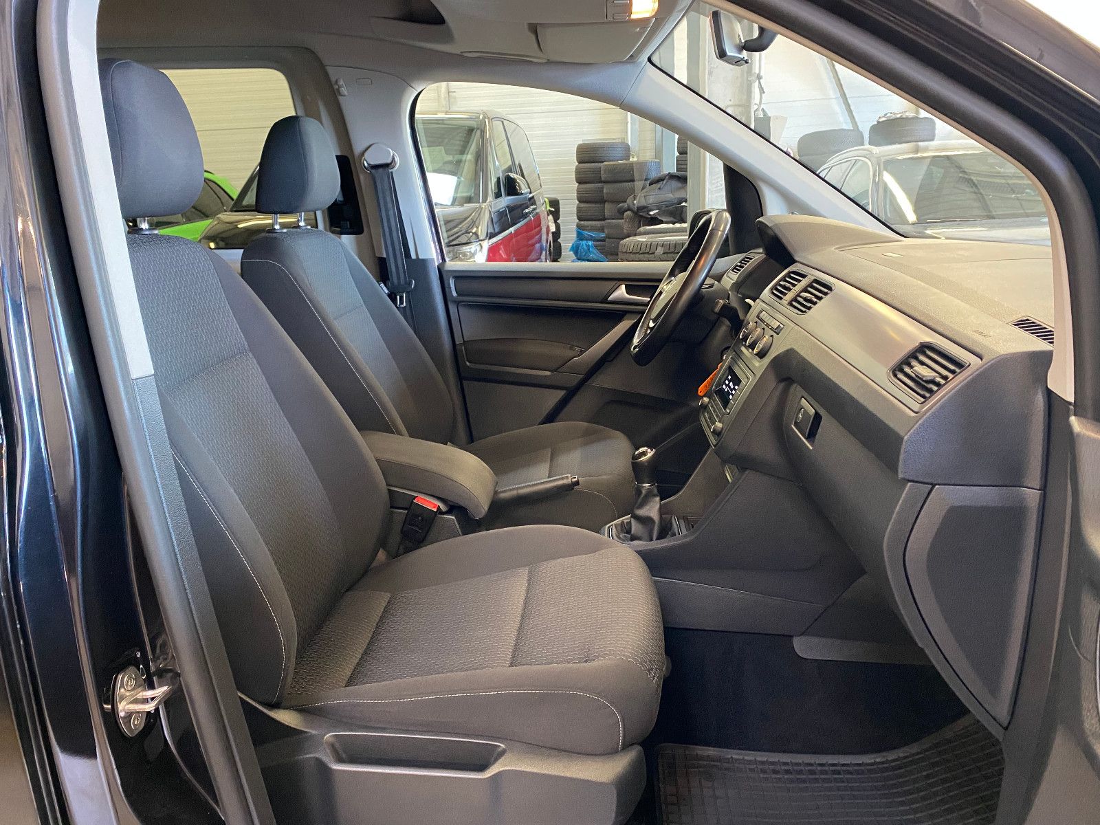 Fahrzeugabbildung Volkswagen Caddy 2.0 TDI Klimaautomatik PDC SHZ Tempomat