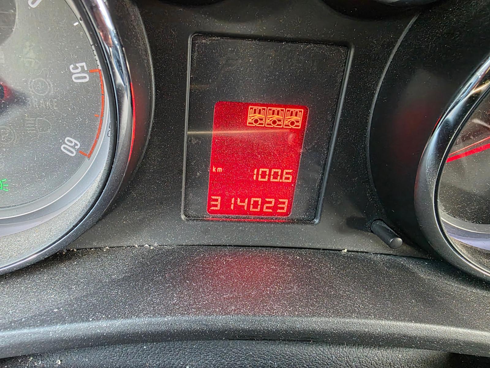 Opel Meriva 2011 — photo 12
