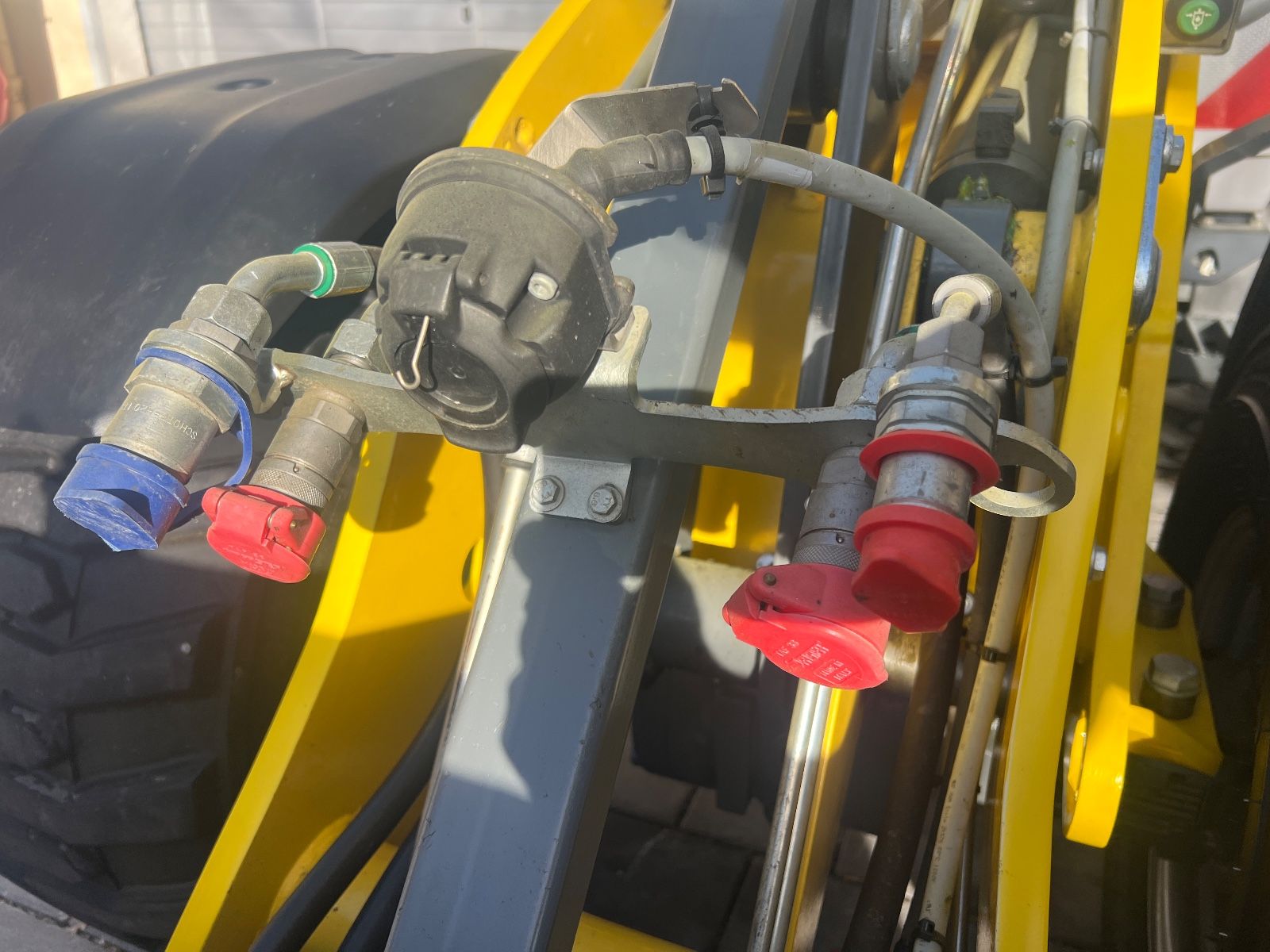 Fahrzeugabbildung Wacker WL 28 Klappdach , kurzes Hubgestell, Breitreifen