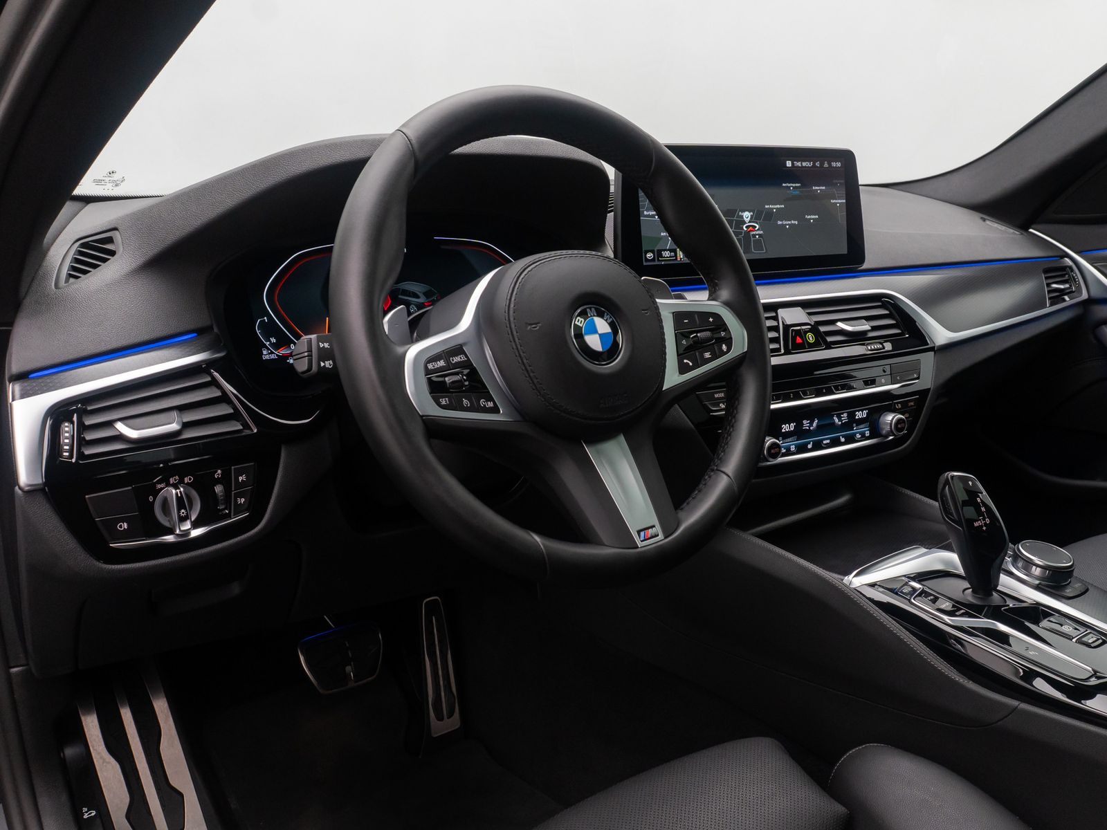 Fahrzeugabbildung BMW 530d M Sport DAB Laser AHK 4xKlima HUD Panorama