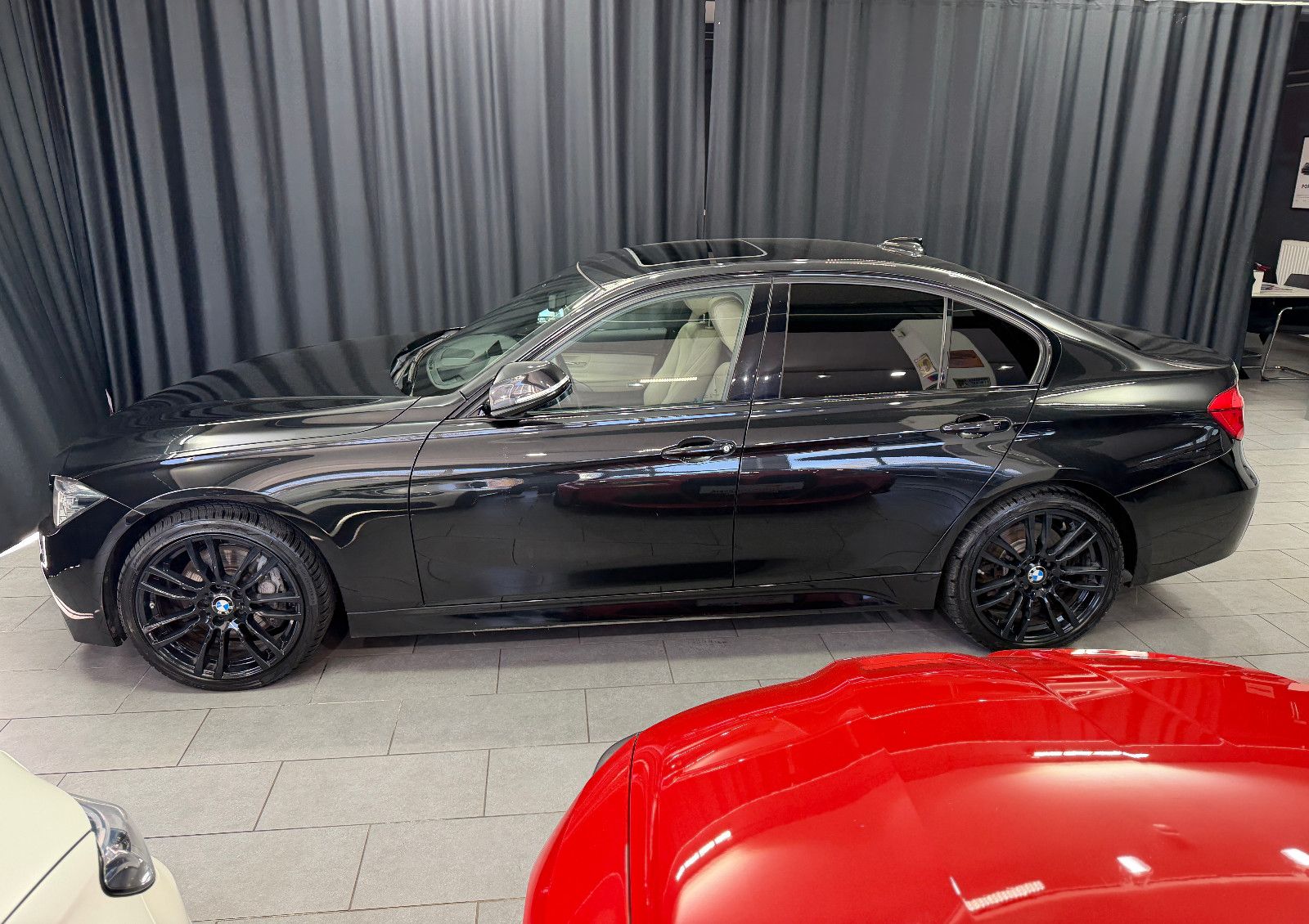 Fahrzeugabbildung BMW 335d xDrive Limo M Sport|H&K|PANO|HuD|VOLL