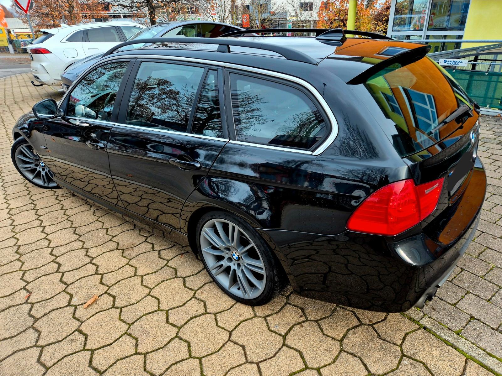 BMW 330i xDrive Touring M PAKET  LEDER NAVI