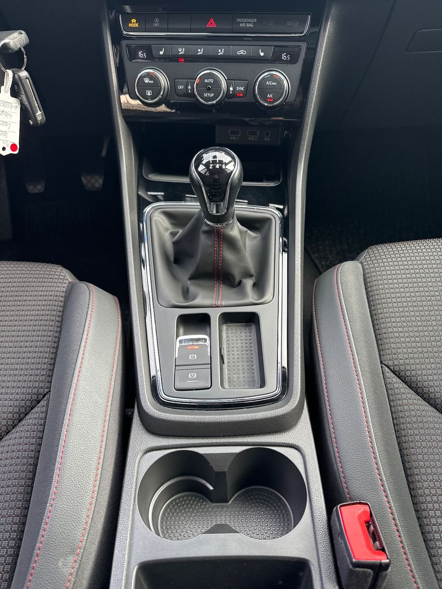 Fahrzeugabbildung SEAT Leon 1.5 TSI FR NAV+LED+SHZ+PANO+DAB+BEATS+18Zo