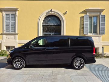 Mercedes V 220 - 2