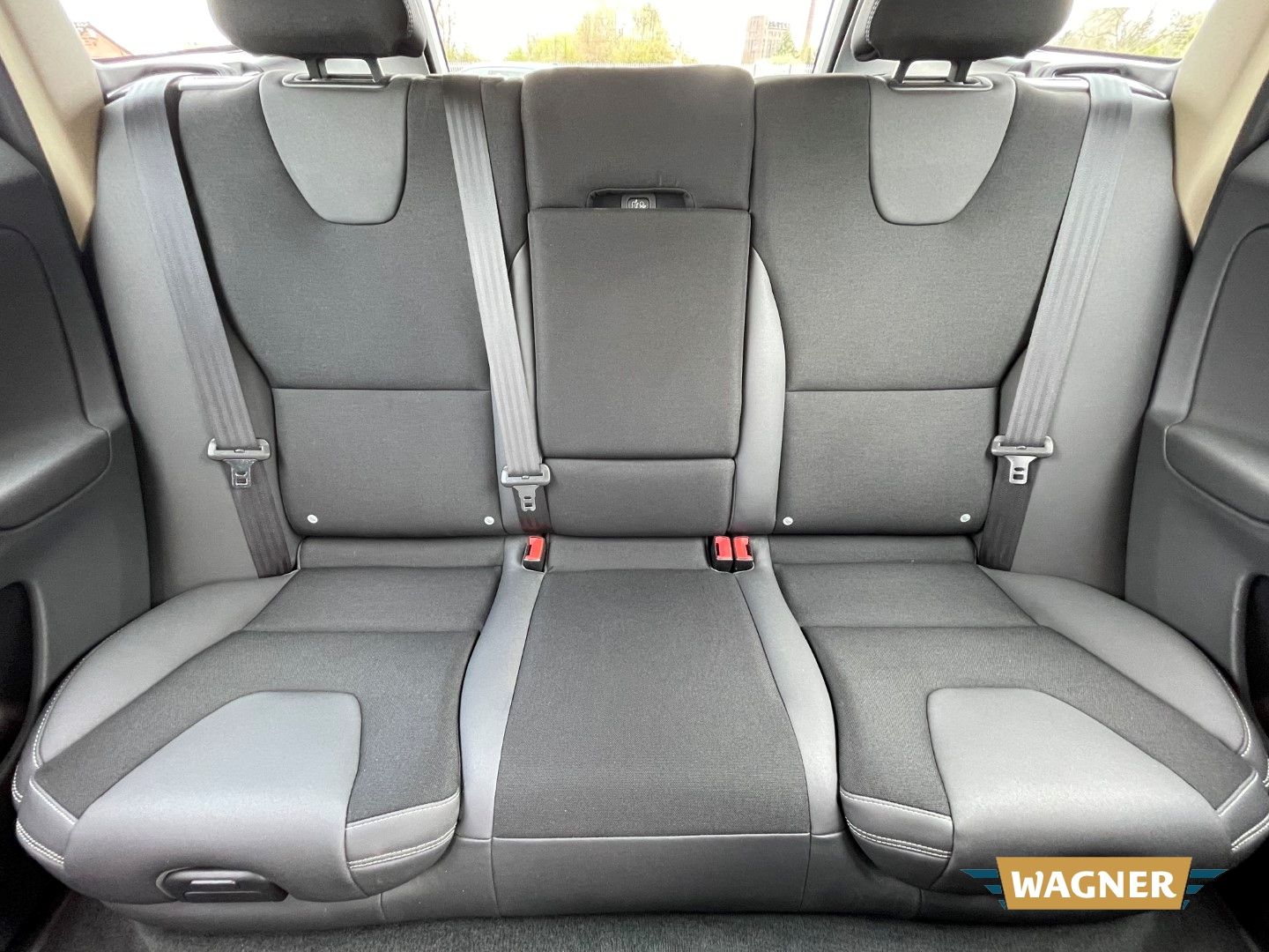 Fahrzeugabbildung Volvo XC60 Momentum 2WD T5 Automatik Sitzheizung
