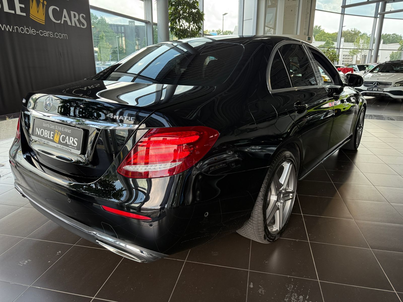 Fahrzeugabbildung Mercedes-Benz E400 4Matic Avantgarde 9G RFK LED NAVI