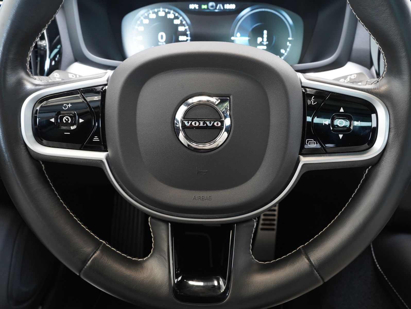 Fahrzeugabbildung Volvo V60 T6 AWD Recharge Plug-In R Design ACC/4C/AHK
