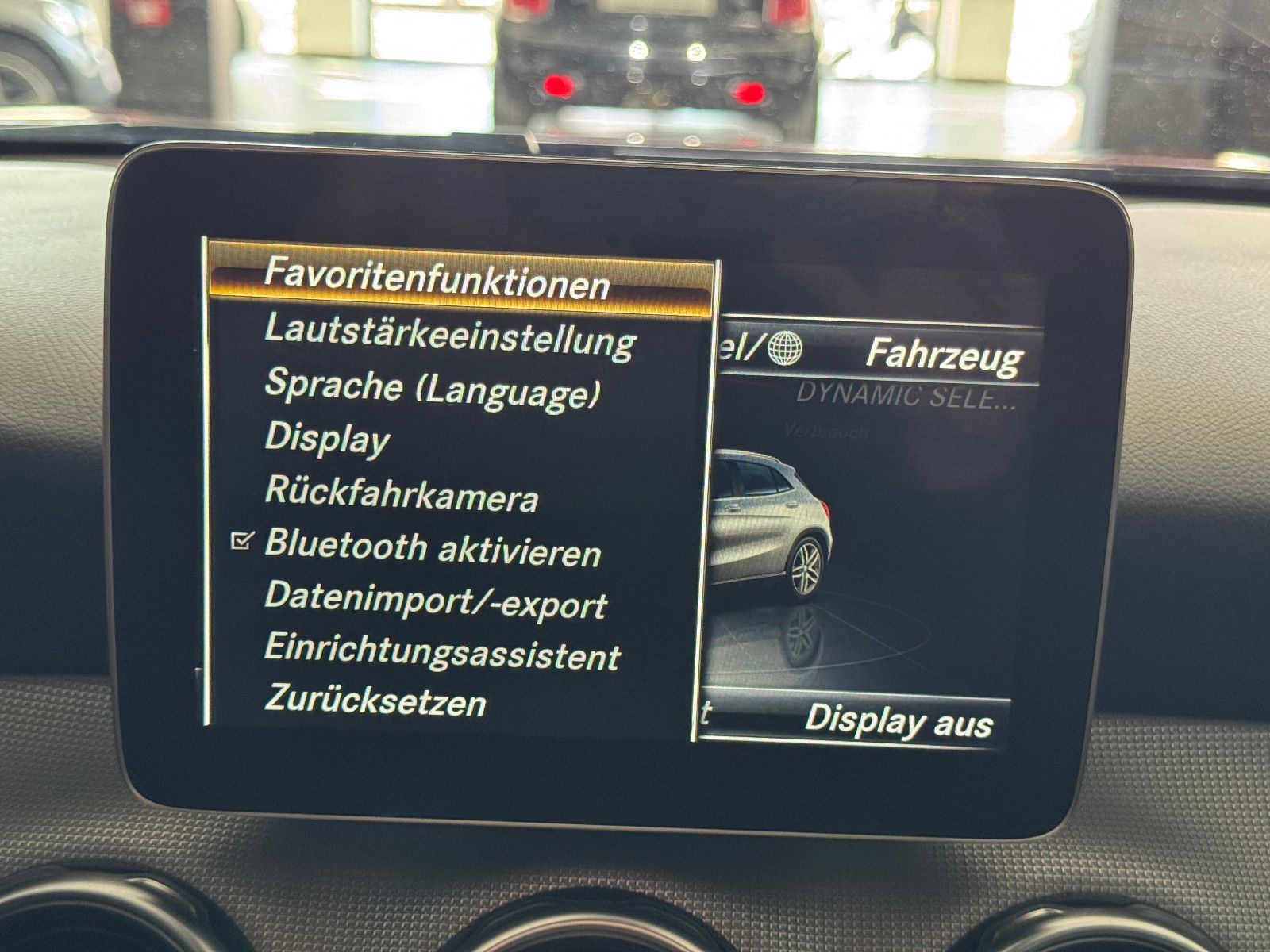 Fahrzeugabbildung Mercedes-Benz GLA 200 7G-DCT SPORTPAKET URBAN NAVI LED KAMERA
