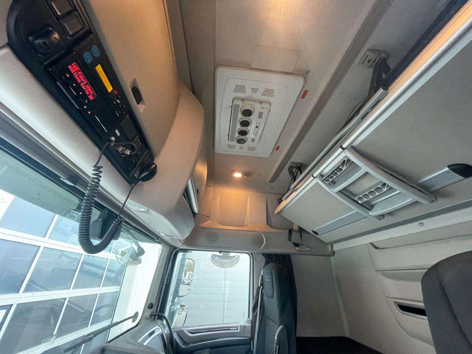 Fahrzeugabbildung DAF FT XF480 SSC, 2x Tank, Standklima, Lampenbügel