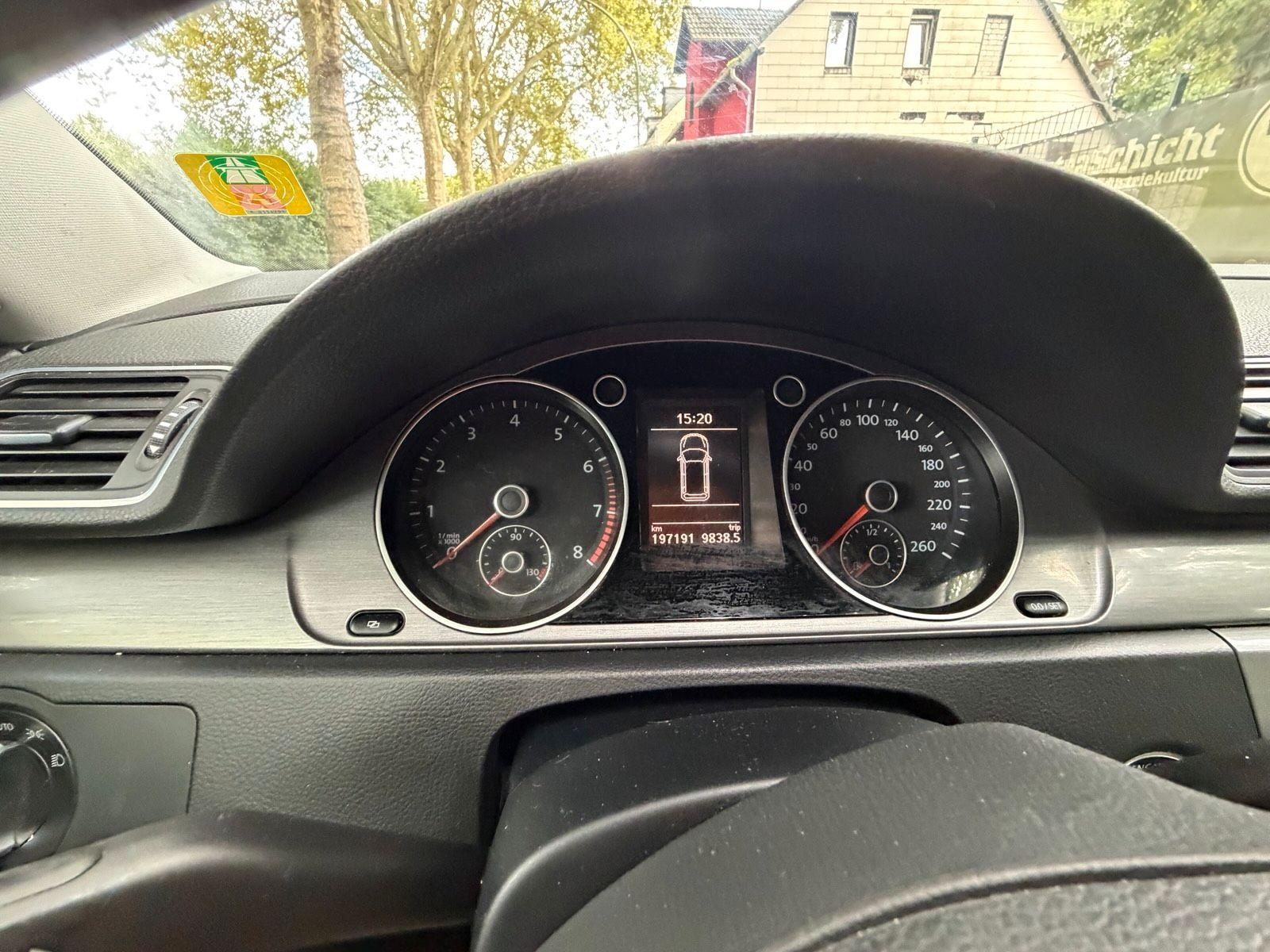 Volkswagen Passat 2011 — photo 6