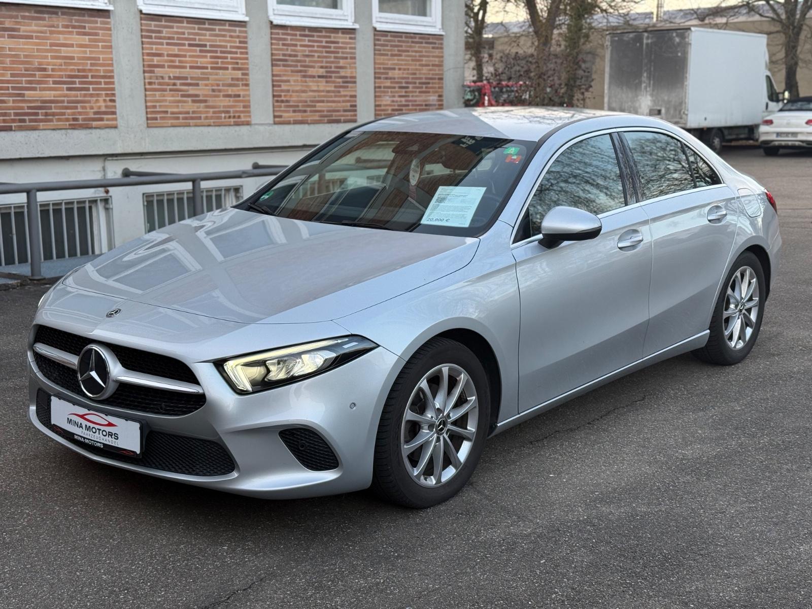 Mercedes-Benz A 180d Limousine Progressive LED Business 4,69%