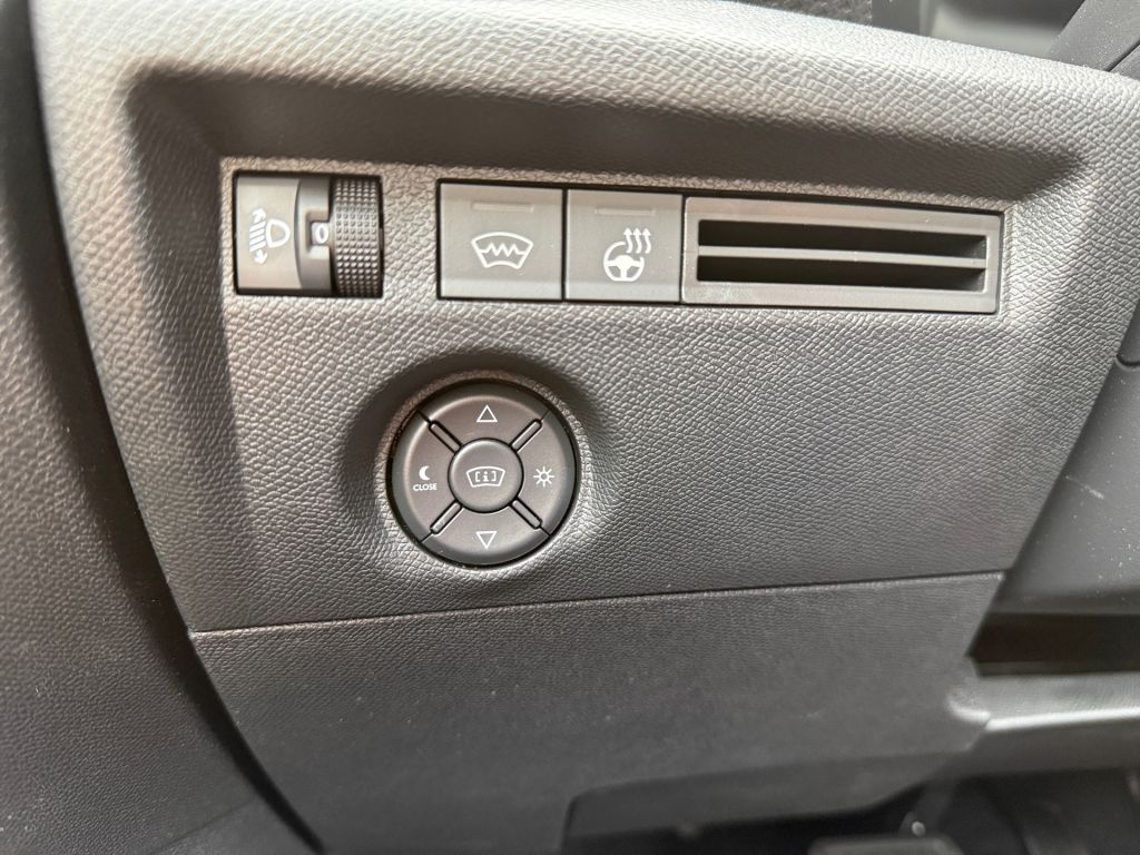 Fahrzeugabbildung Citroën C4 Hybrid 145 TEAM D * Ganzjahresreifen