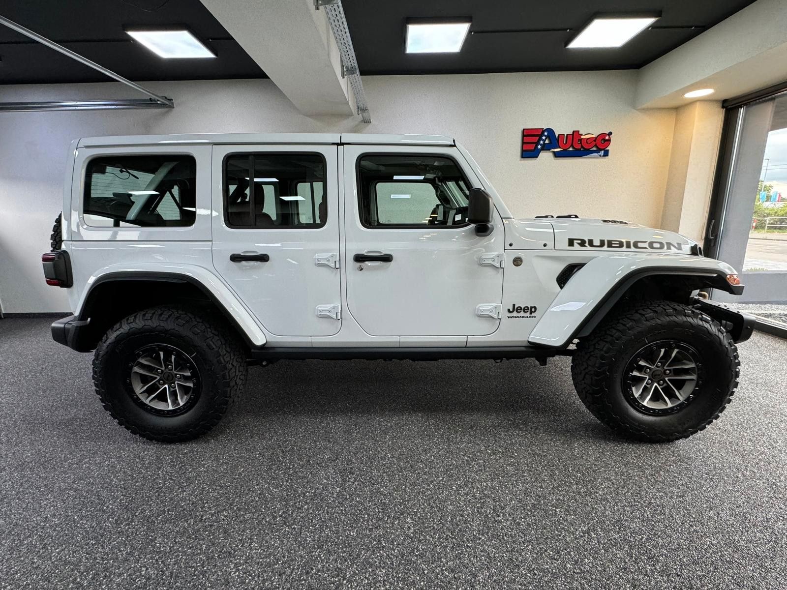 Fahrzeugabbildung Jeep RUBICON 392-6.4L HEMI V8-RECON 35"-STEEL BUMPER