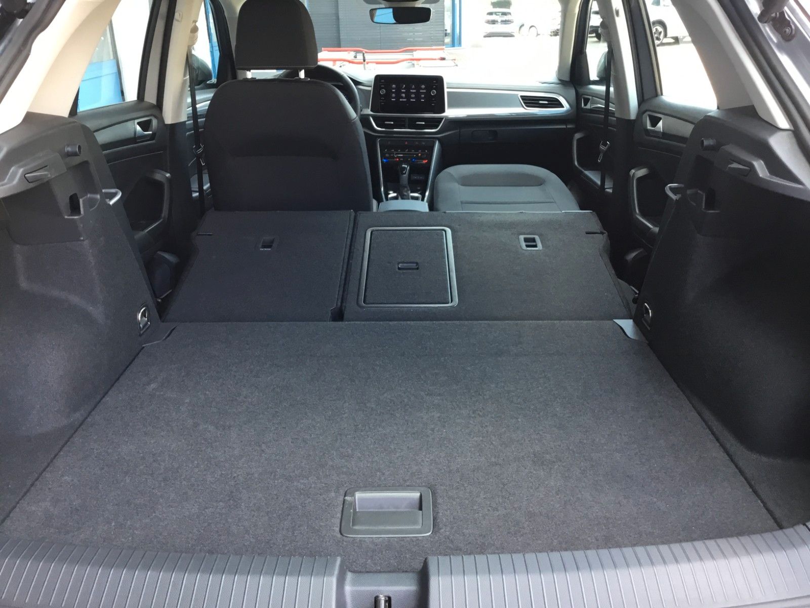 Fahrzeugabbildung Volkswagen T-Roc 1.5 TSI DSG Style+AHK+LED+ACC+17"+Kamera