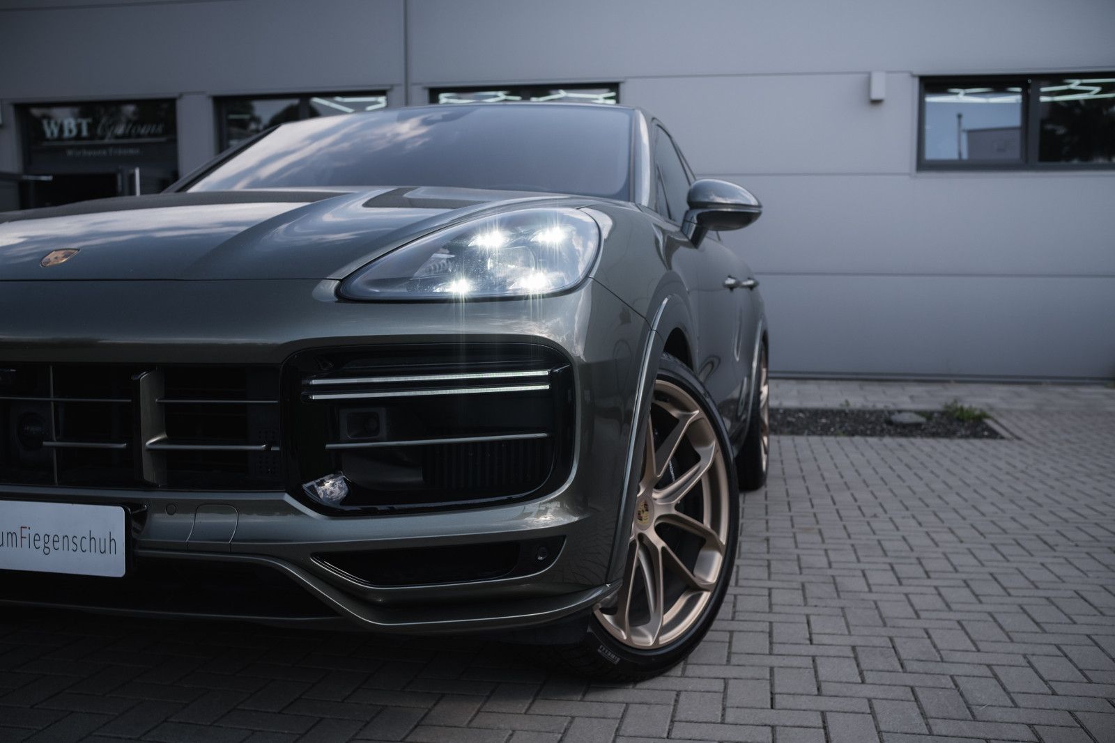 Fahrzeugabbildung Porsche Cayenne Coupe Turbo GT-Burmester-Keramik-1.Hand