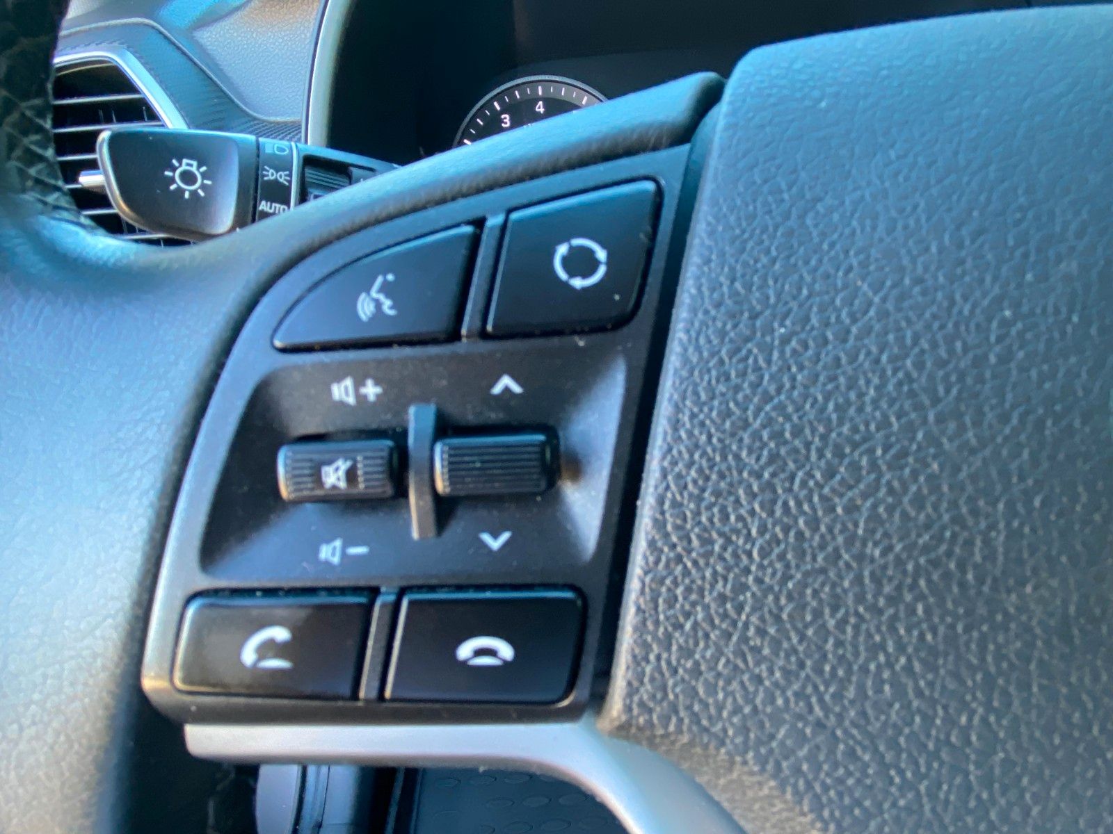 Fahrzeugabbildung Hyundai Tucson 2WD Navigation Klimaautomatik