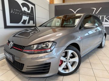 Volkswagen Golf - 1