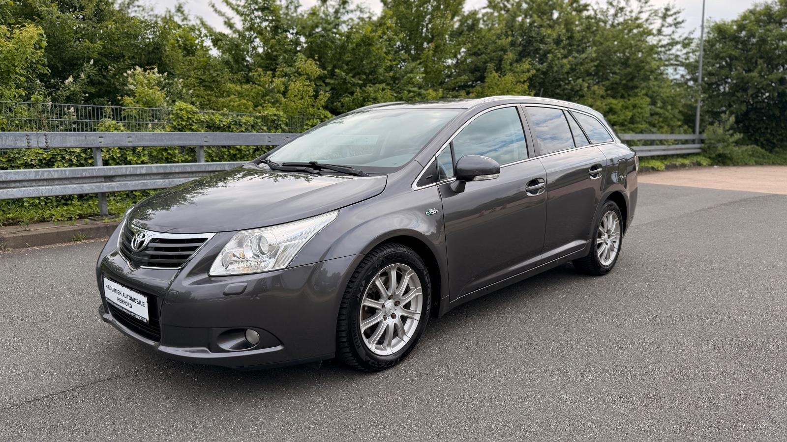 Toyota Avensis Kombi 2,2l*Automatik*Standheizung*NAVI*