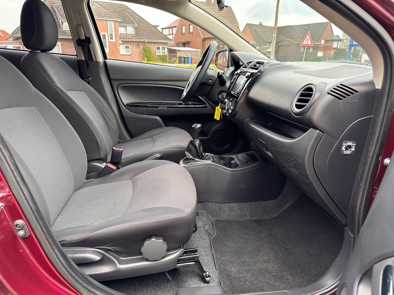 Fahrzeugabbildung Mitsubishi Space Star Edition 100+ Navi/SHZG/Klima/BT/PDC