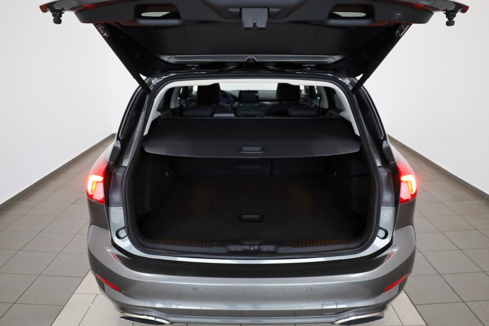 Fahrzeugabbildung Ford Focus Turnier Vignale, Kamera, Pano, Leder, LED