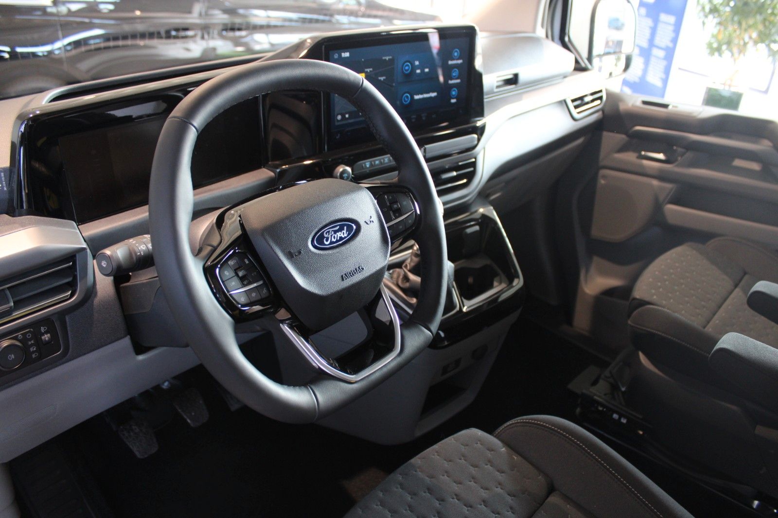 Fahrzeugabbildung Ford NUGGET L1 Titanium MARKISE + Aufstelldach SOFORT