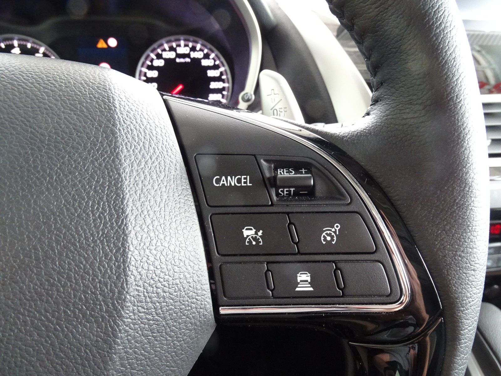 Fahrzeugabbildung Mitsubishi Eclipse Cross Top 2WD CVT