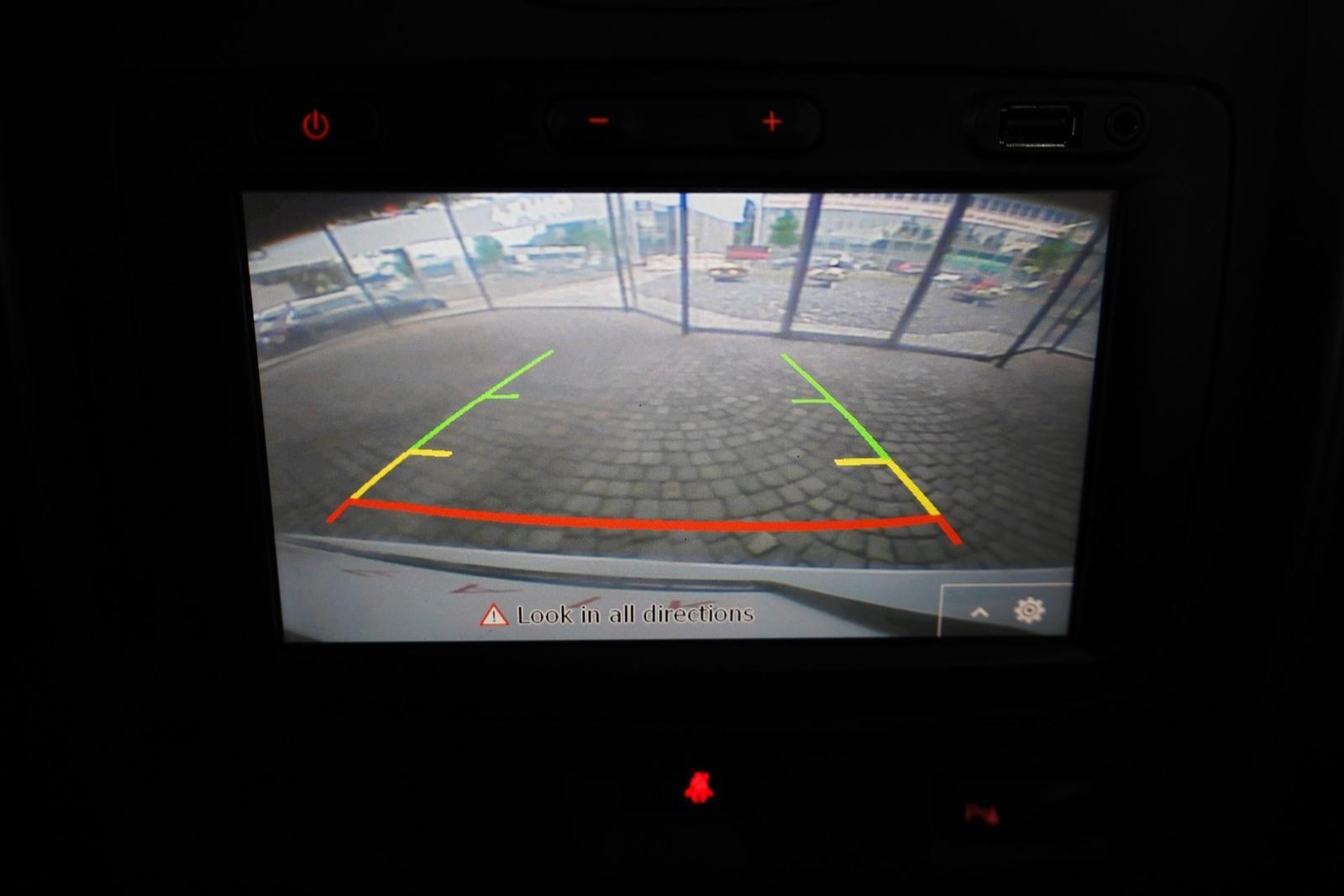 Dacia Duster II 1.6 SCe Navi Tempomat Sitzheizung DAB