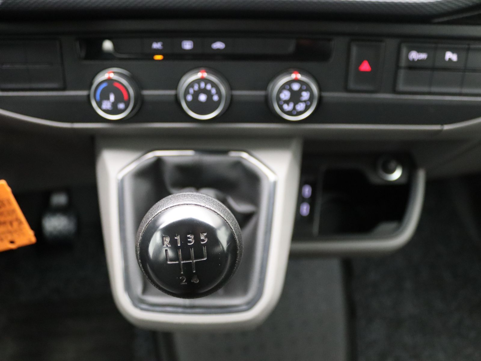 Volkswagen T6 Kombi - Bild 15