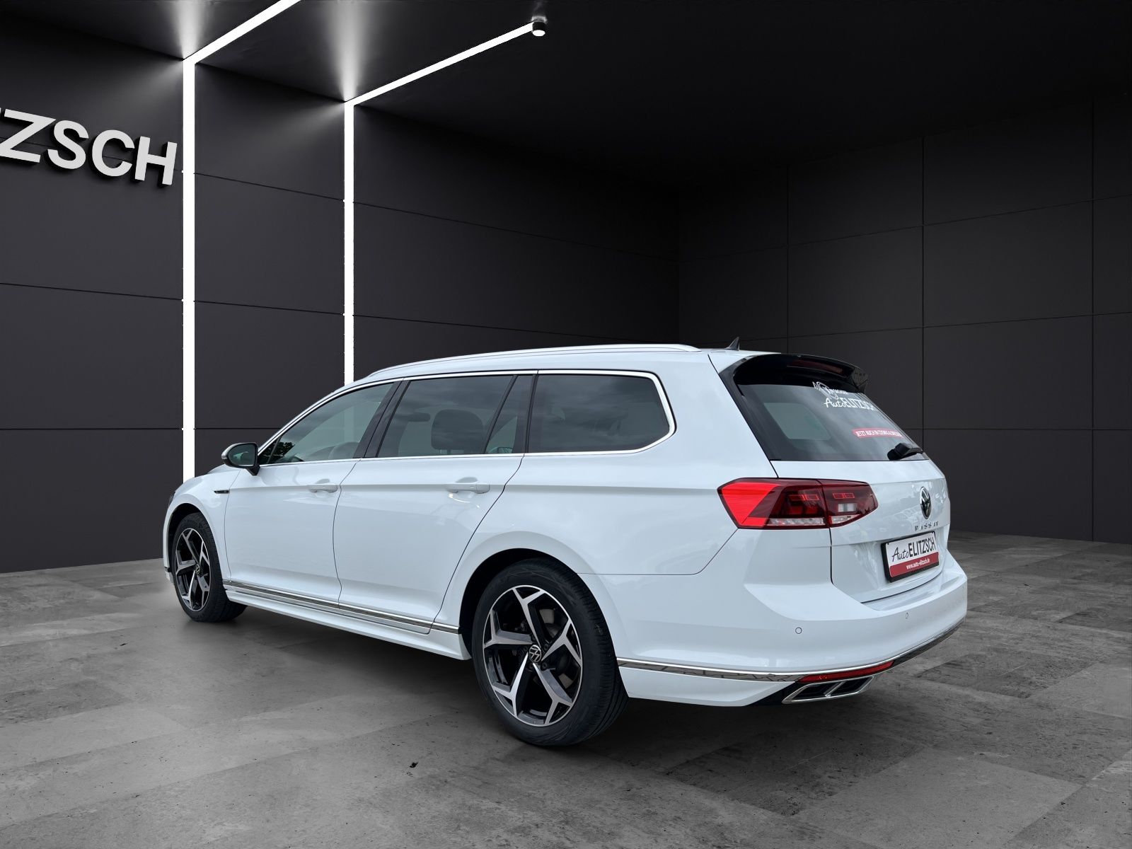 Fahrzeugabbildung Volkswagen Passat Variant R-Line Elegance TSI DSG LED ACC N