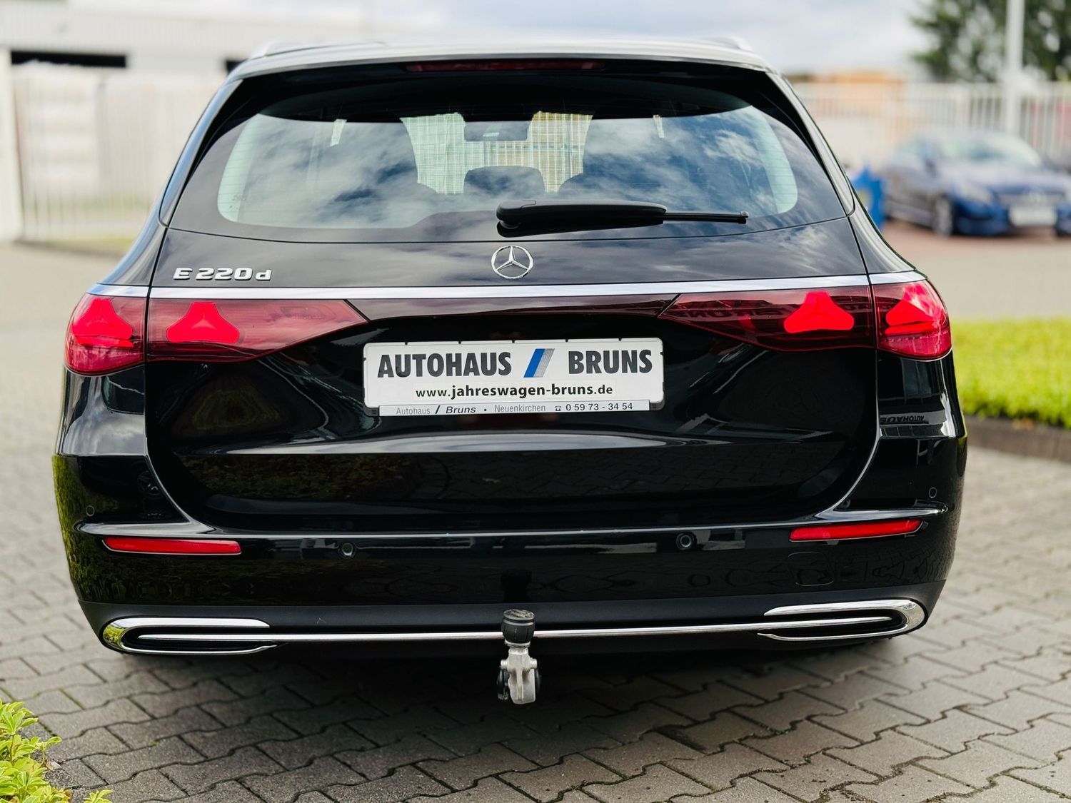 Fahrzeugabbildung Mercedes-Benz E 220 T d AVANTGARDE Advanced, AHK schw., Winter