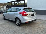 Ford Focus Titanium 1.6 - Ford Focus aus 2012: For
