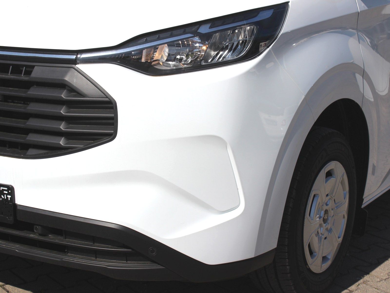 Fahrzeugabbildung Ford Transit Custom 320 L2 Trend FWD Plug-in Hybrid