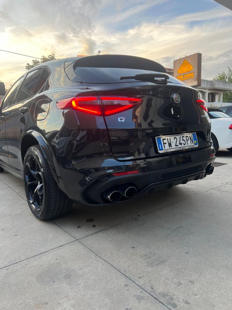 Alfa Romeo Stelvio 2.9 Bi-Turbo V6 510ch - 1 ère main - TVA Récupérable - Pack Carbone - Navi