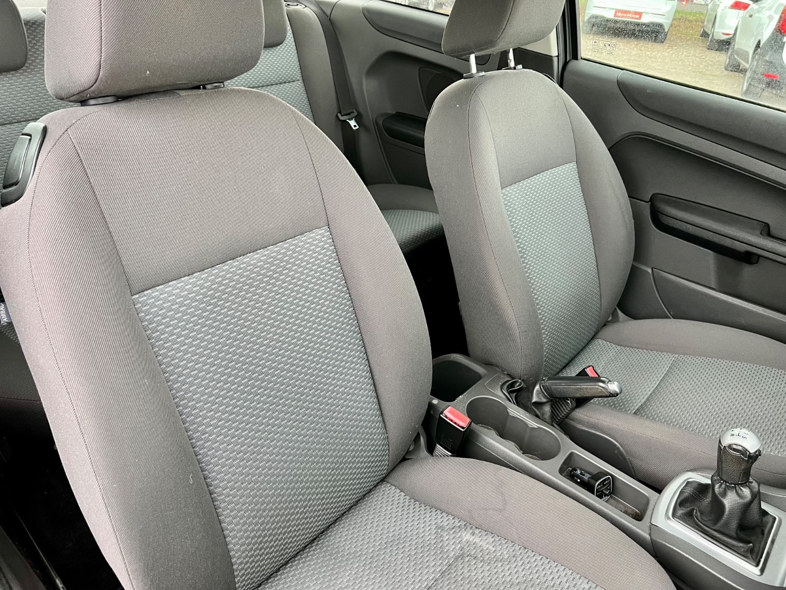 FORD Focus KLIMA SHZ NSW RADIO TEMPOMAT