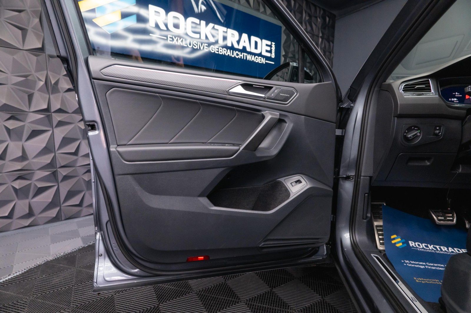 Fahrzeugabbildung Volkswagen Tiguan Allspace R-Line 4Motion HUD | PANO | ACC