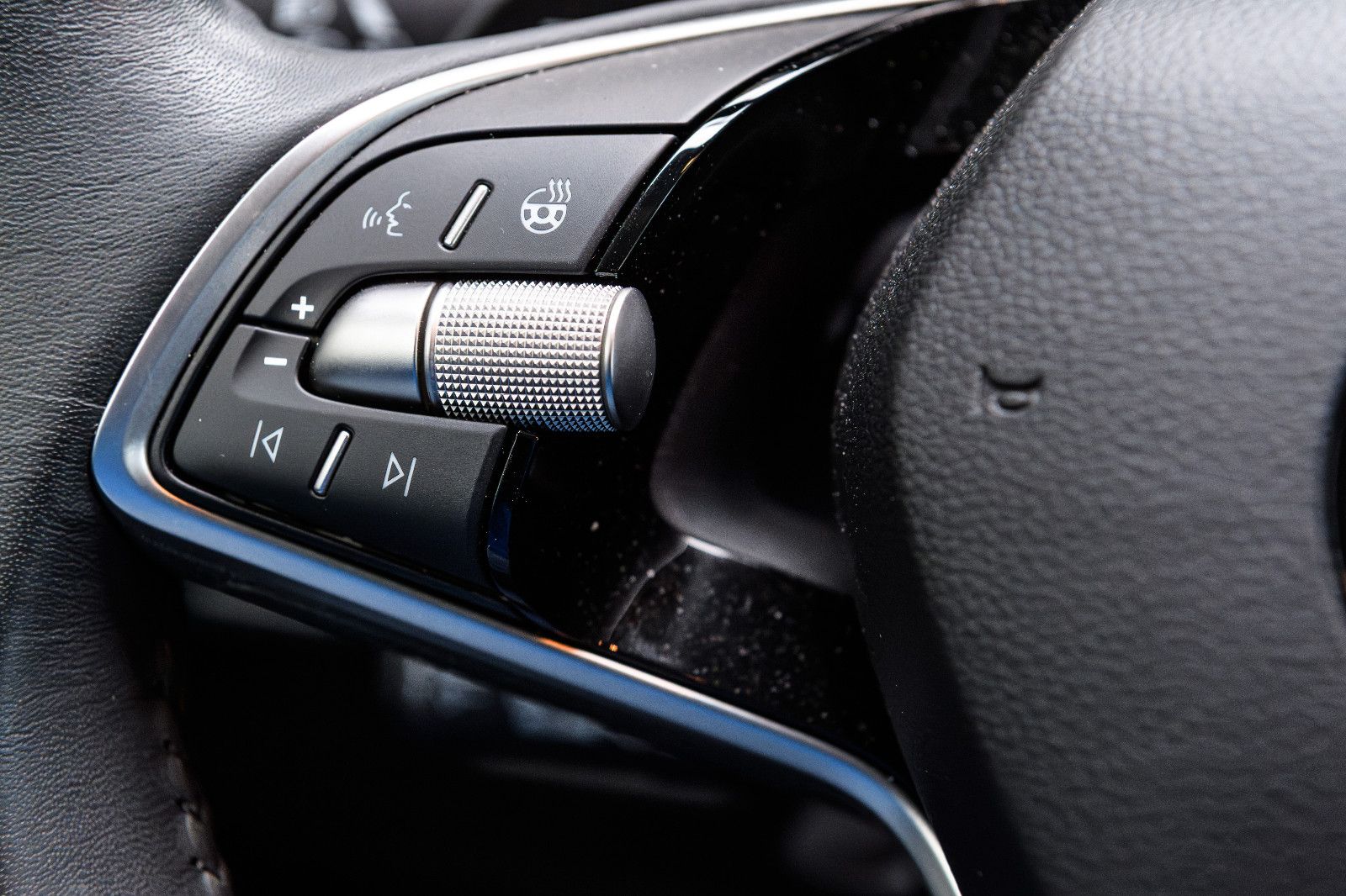 Fahrzeugabbildung SKODA Kamiq Selection 1.0 TSI LED+KAMERA+ACC+APP