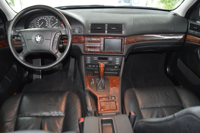 Fahrzeugabbildung BMW 540i Automatik/S-EDC/Navi/SD/Leder/CD-W