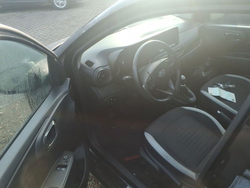 Fahrzeugabbildung Hyundai i10 1.0 EDITION30 1HD 2J-GARANTIE CARPLAY+ALU+BT